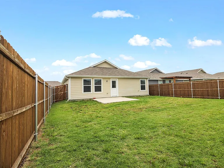 518 Olmstead Dr — Photo 24