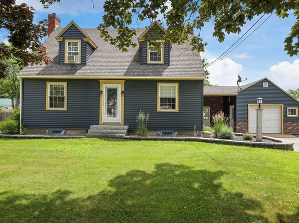 13 Brackett Street, Dixfield, ME 04224