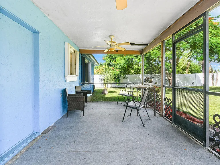 767 SE Chaloupe Ave — Photo 22