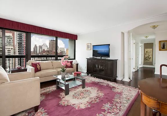 3rd image of 300 E 59th St APT 1105