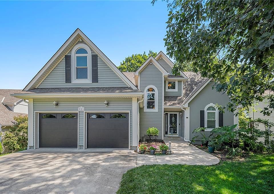 1st image of 921 NE Emily Ln