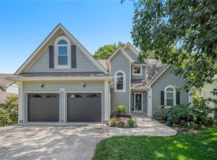 921 NE Emily Ln, Lees Summit, MO 64086
