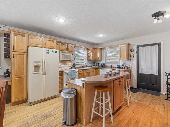 5th image of 2709 Sunrise Dr