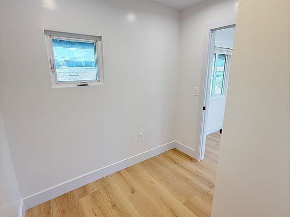 4th image of 127 N Vendome St #129