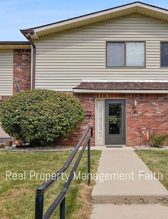 1st image of 14 Greenwood Trl N