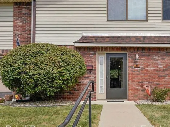 14 Greenwood Trl N, Greenwood, IN 46142