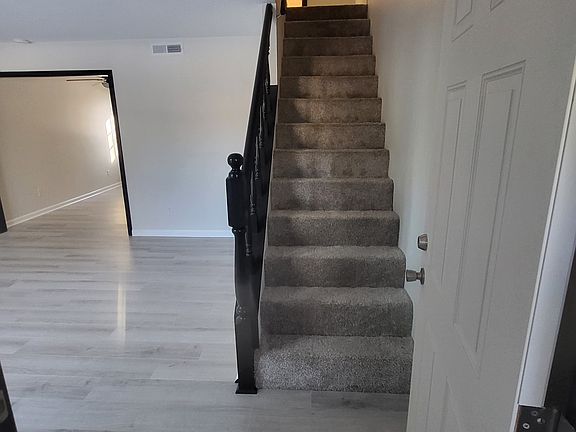 4th image of 104B N Hardin Dr