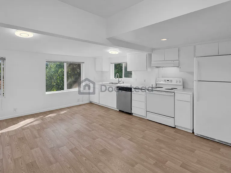 5536 38th Ave NE — Photo 15
