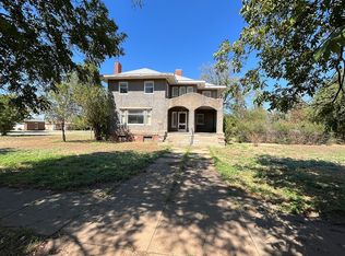 808 W 3rd St, Quanah, TX 79252