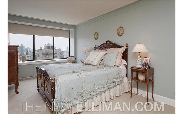 Sold by Douglas Elliman | media 18