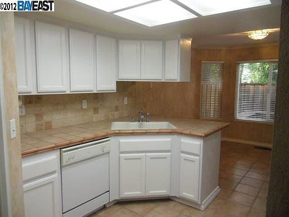 5th image of 2930 Liberty Dr