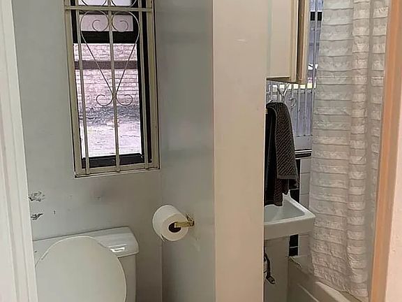 3rd image of 369 Broome St APT 1