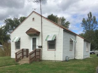 307 E 2nd St, Macon, MO 63552