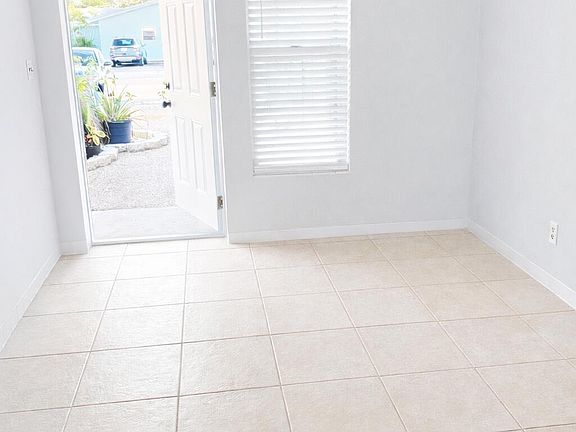 4th image of 1017 SE 3rd St #3