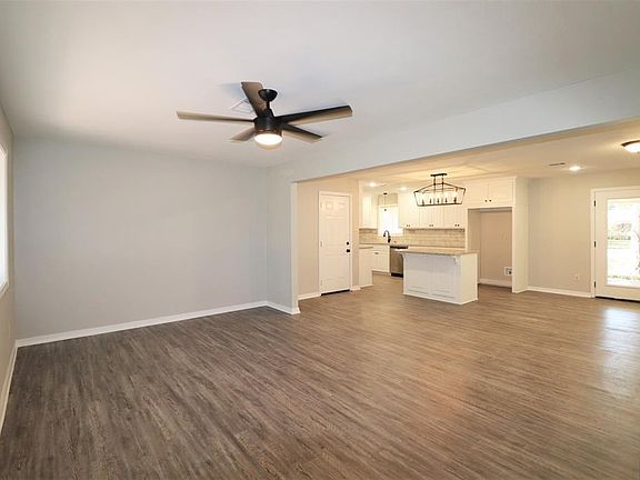 5th image of 11 Camellia Dr