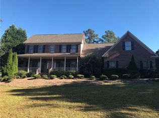 5360 Clubhouse Ln, Hope Mills, NC 28348