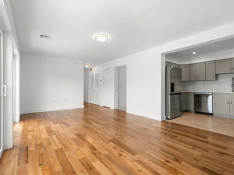 245 E Main St #10 — Photo 29