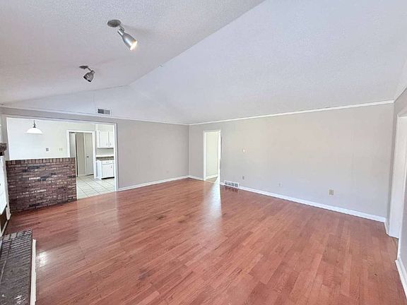 5th image of 7288 Hollorn Ln