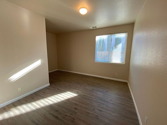 5th image of 331 Sorrento St