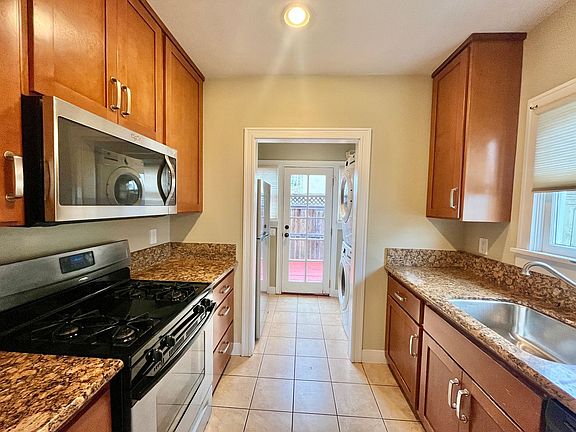 2nd image of 2919 Suncrest Dr