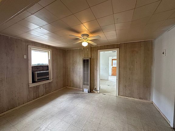 3rd image of 521 Rose Ave