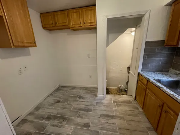 7330 Grandmont Ave, Detroit, MI 48228