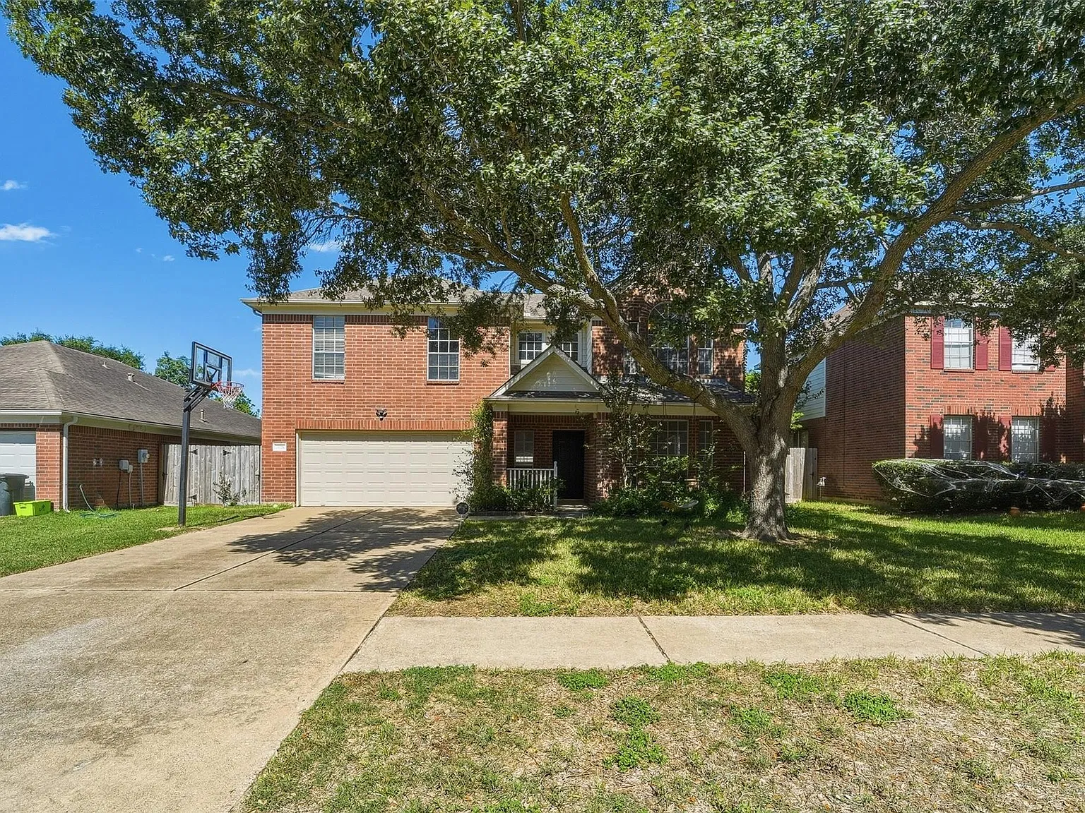 4 bed, 2.5 bath, 2822 sqft, $2,800 — Photo 1