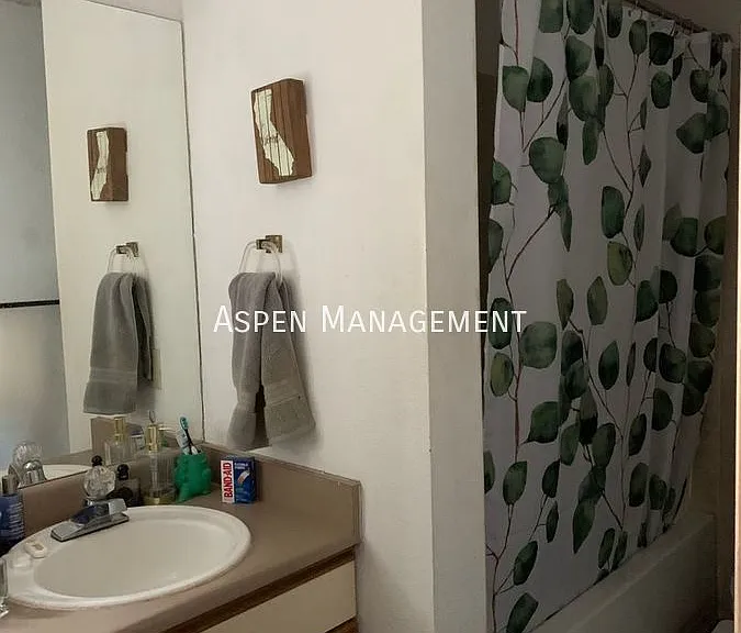 1811 22nd St #3 — Photo 3
