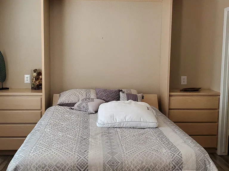 New photo coming, 1 pillow seems to be wondering