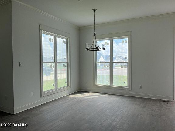 3rd image of 300 Sunshine Ln