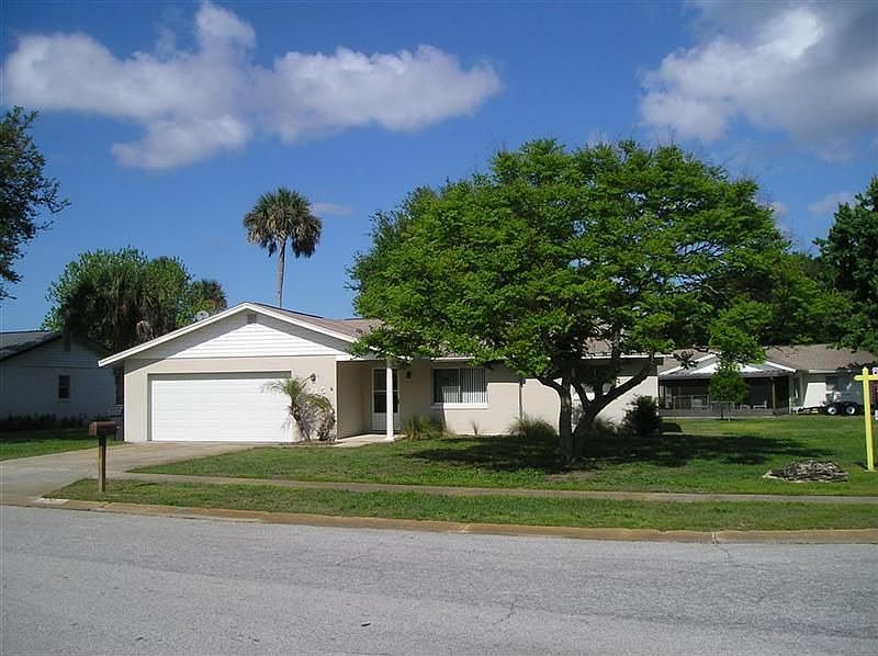 2nd image of 1015 Carolina Cir
