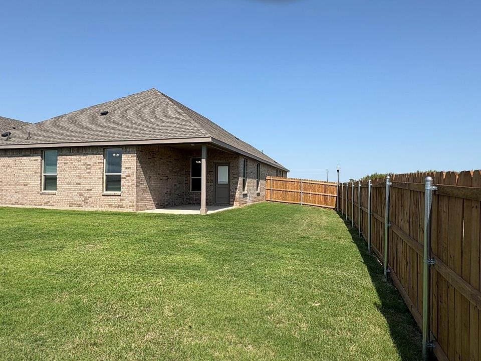 Backyard showing sideyard