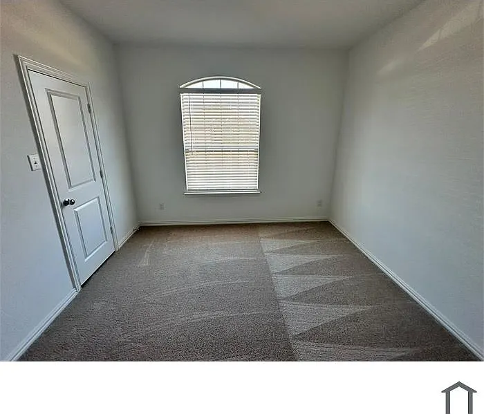 336 Wentworth Dr — Photo 4