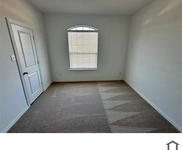 336 Wentworth Dr — Photo 4