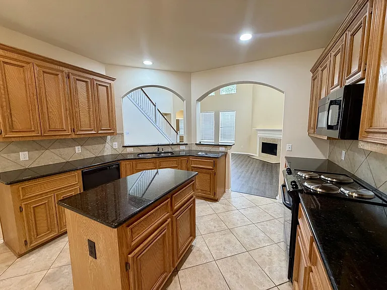 11306 Bright Canyon Ln — Photo 3