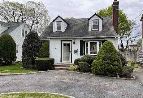 1st image of 682 Baldwin Ave