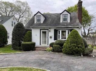 682 Baldwin Ave, Baldwin, NY 11510