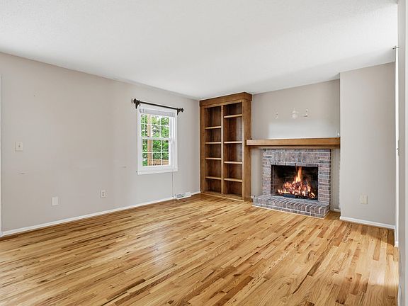 4th image of 111 Village Ct