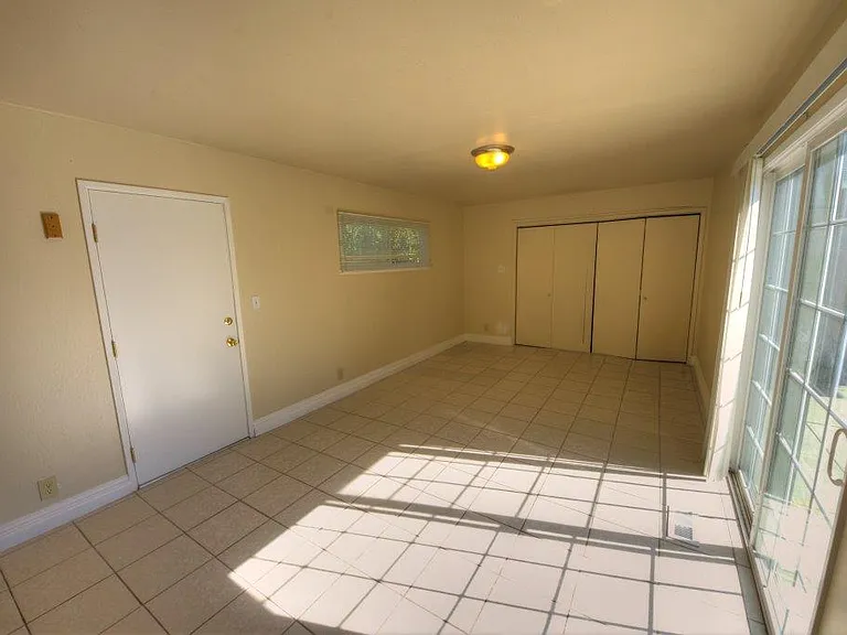 1196 Sherwood Ave #B — Photo 4