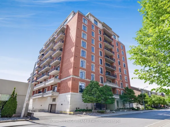 330 Loretta Ave S #301, Ottawa, ON K1S 4E8