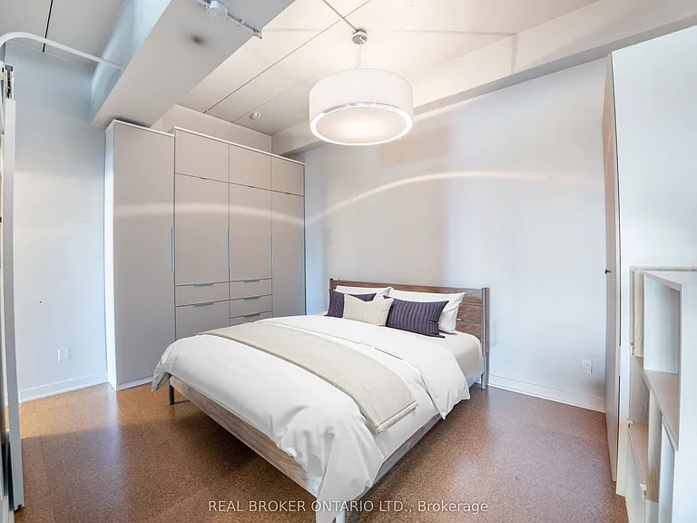 160 Baldwin St #405 — Photo 12
