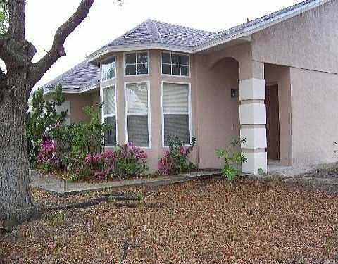 Minutes from Disney-Seller will assist w/closing cost!!