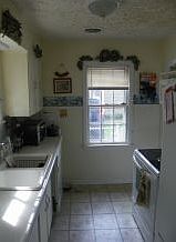 4th image of 924 S Vine St