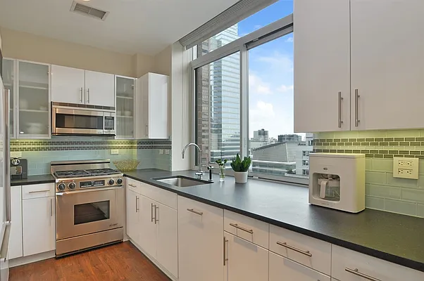 Rented by Corcoran | media 23