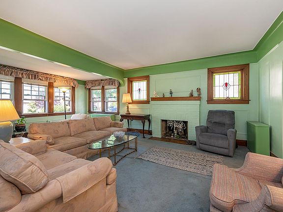 5th image of 4616 Iris Ln