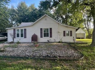 417 W 2nd St, Pomona, KS 66076