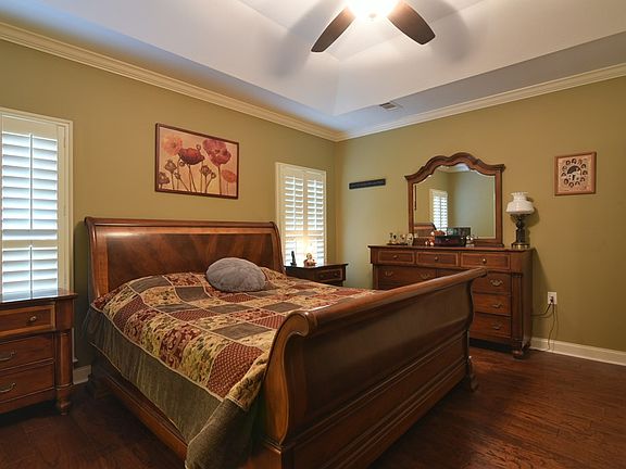 2nd image of 1732 Red Oak Ln