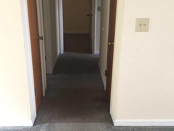 5th image of 401 Fairfax St APT 3