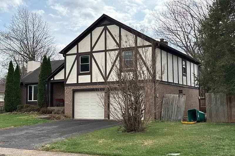 7920 Barbour Manor Dr photo 1