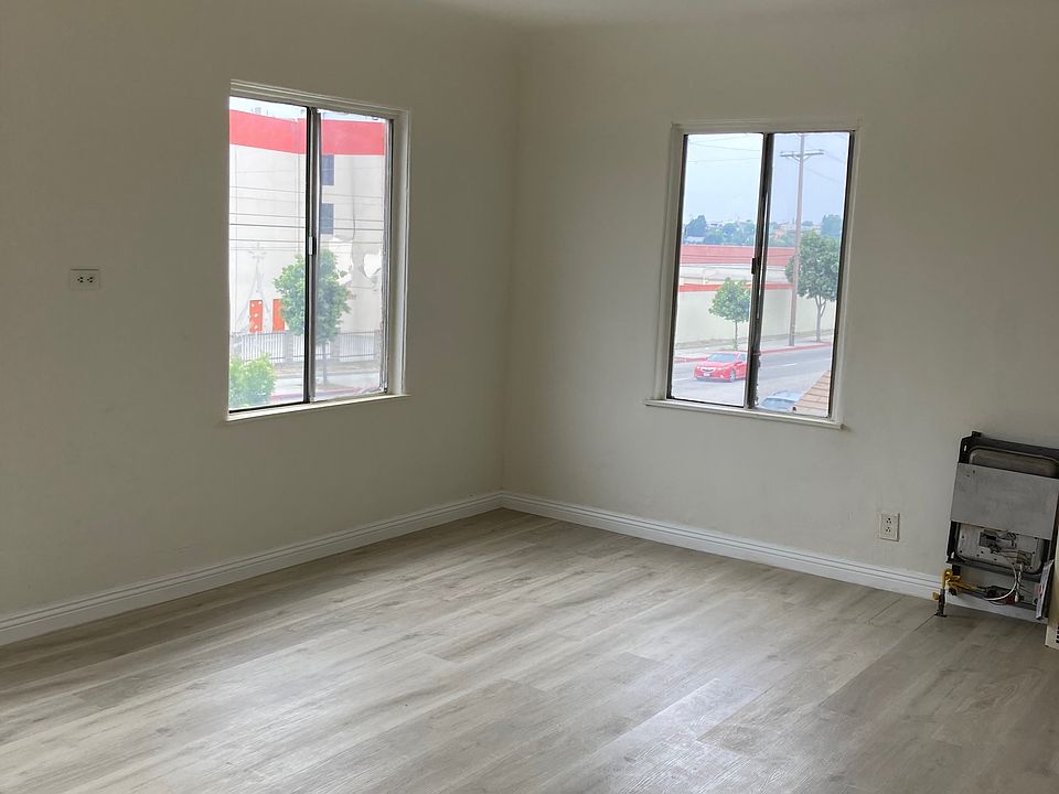 1st image of 1750 N Eastern Ave #1/2
